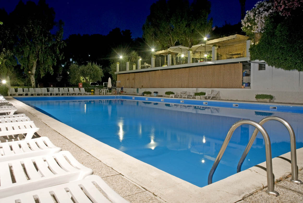 piscina di sera-150